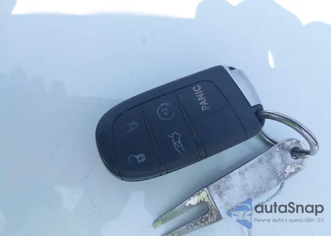 2014 Chrysler 300 z USA, uszkodzony, nr VIN 2C3CCARG0EH136503